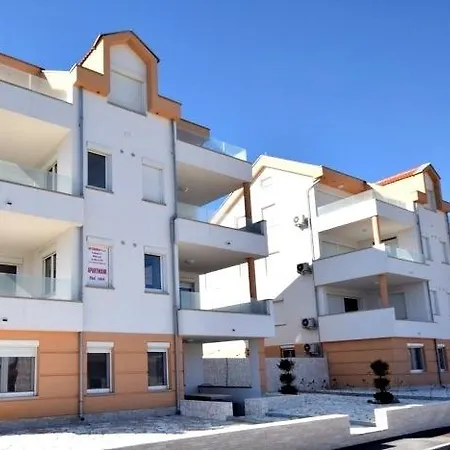 Bouvier Apartament *